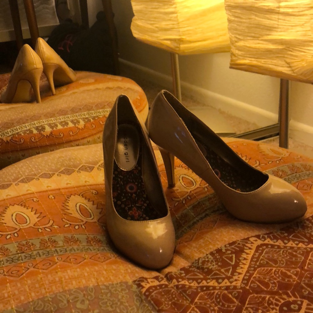 Nude Madden Girl pumps